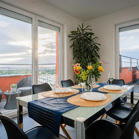 Daire Penthouse Letnanske Zahrady *